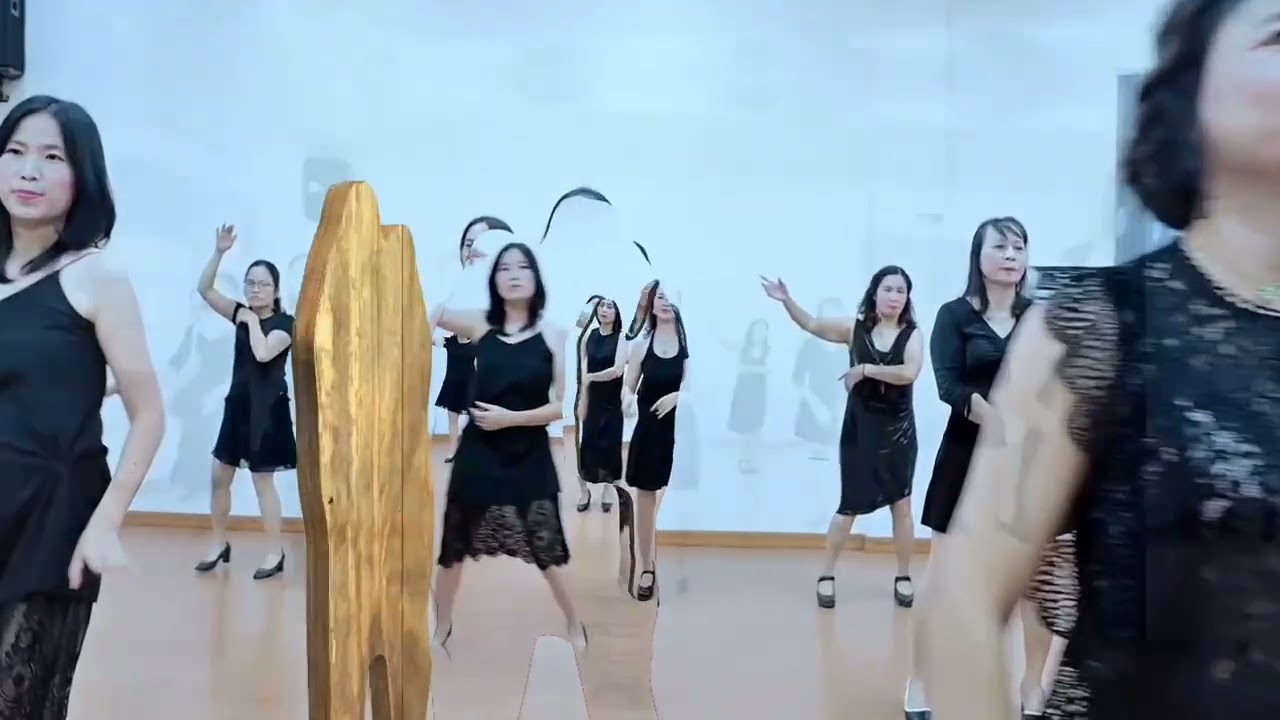 Thanh xuân rực rỡ (bản mushup Vui như Tết, Hái đoá hoa mùa xuân, say 1 đời vì em, Chỉ riêng mình ta)