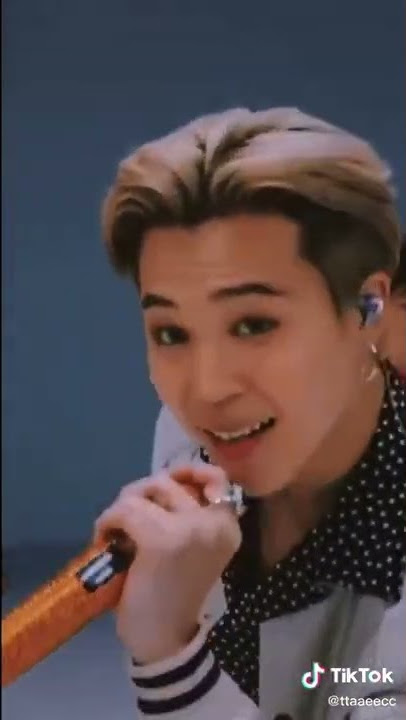 see V reaction at jimin oppa
