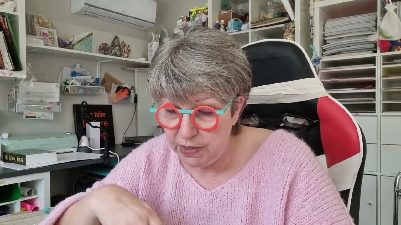 ALLEZ HOP !!!! COUP DE PIED AUX .........