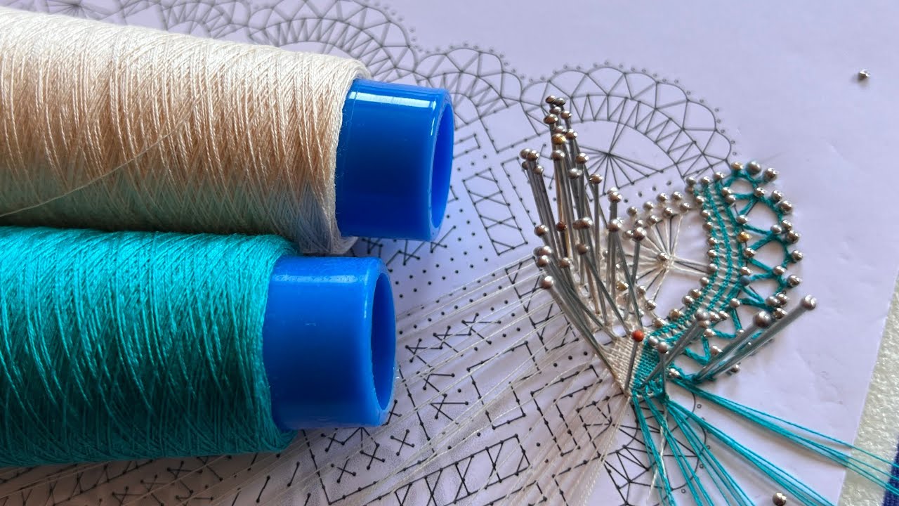 Inicio Pañuelo 9 a dos colores - encaje de bolillos - Raquel M Adsuar Bolillotuber