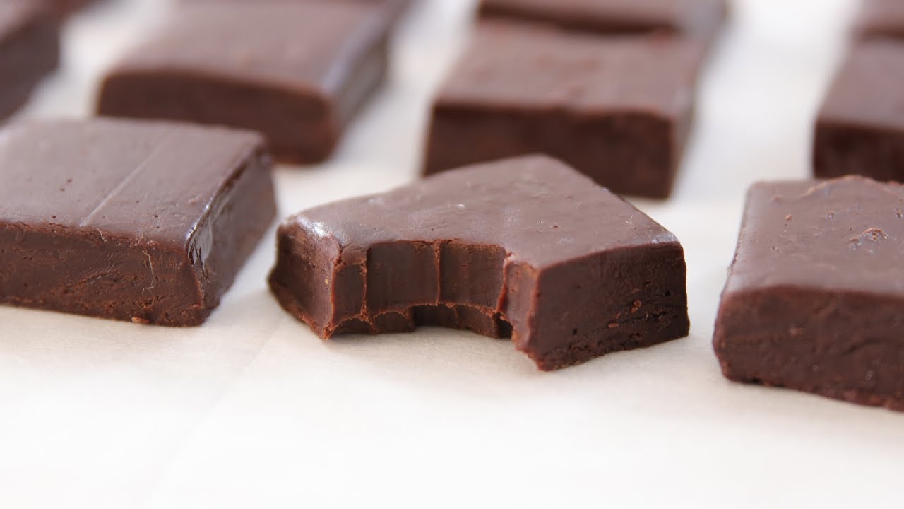 3-Ingredient Chocolate Fudge Recipe - The Cooking Foodie