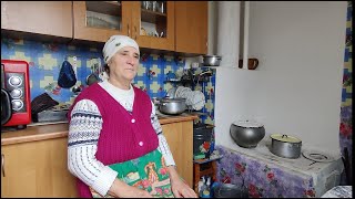 Мария Семеновна готовит борщ и рассказывает о своей жизни.🌻🌻🌻Украинское село