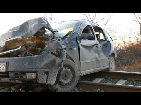 Videó: Mennyi ideig hagyhat összetört autót az út szélén?