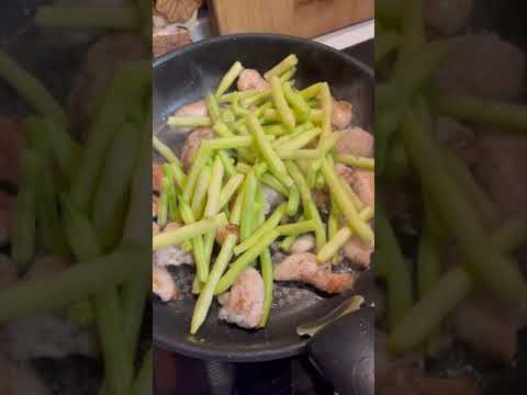 Готовим куриное филе со стручковой фасоли в сметанном соусе