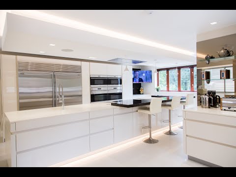 Cream Gloss Leicht Kitchen by Vogue Kitchens - Henley-on-Thames