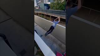 Thumbnail for КРУТЫЕ ПАРКУР ПРЫЖКИ НА УЛИЦЕ 🦾🦿 #pkfr #parkour #freerunning @Khedoori