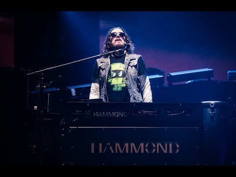 DIZZY REED on 'Rock And Roll Ain't Easy', Songwriting & Future Plans With GUNS N' ROSES (2018)