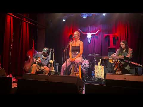 Kate Dinsmore — “This One’s For Me” live from Tractor Tavern