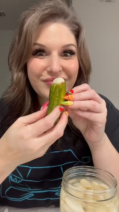  food review the pickle guys 1 2 sour pickle with pickled garlic 
