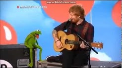 Ed Sheeran singing Rainbow Connection with Kermit the Frog on Red Nose Day 2015  - Durasi: 2:30. 