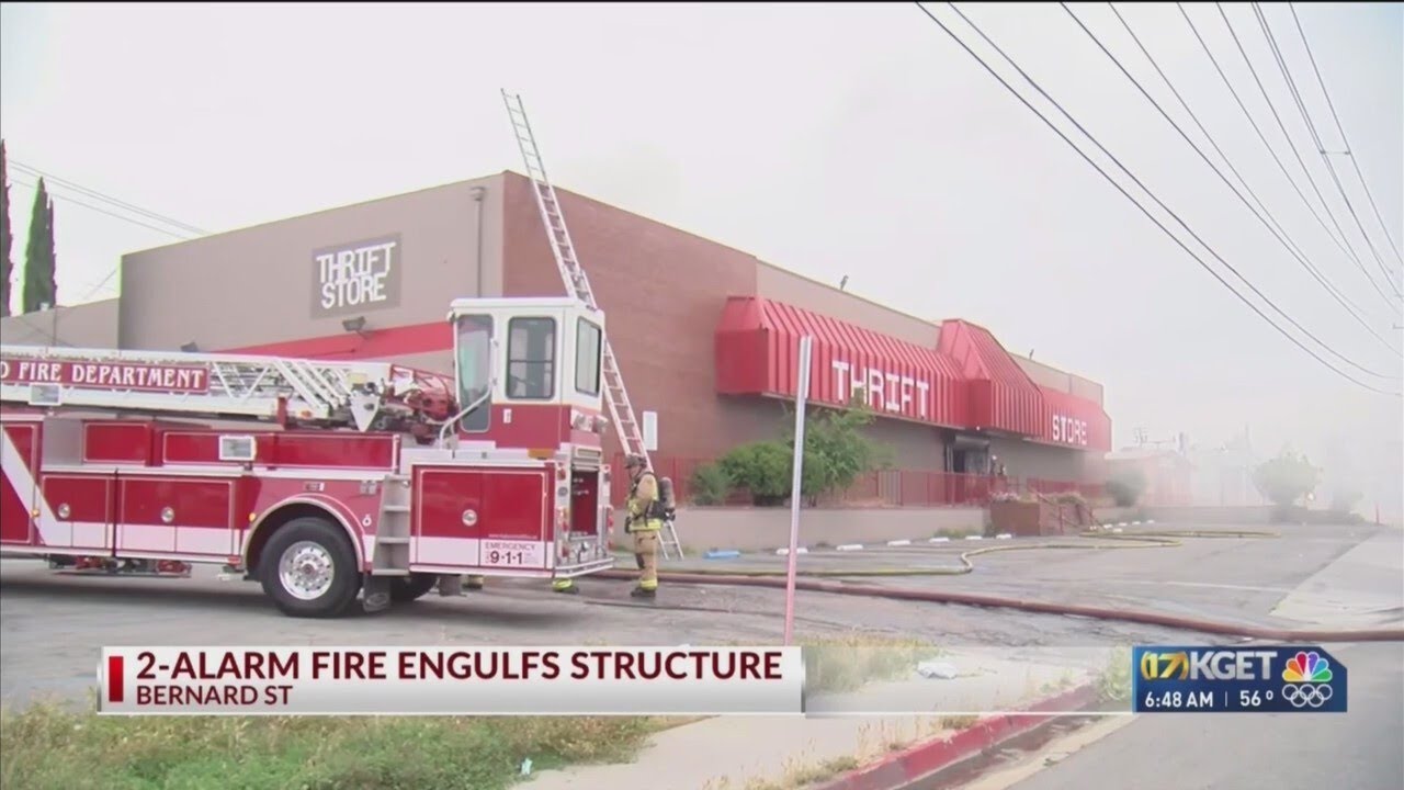2-alarm fire breaks out at Bernard Thrift store - YouTube