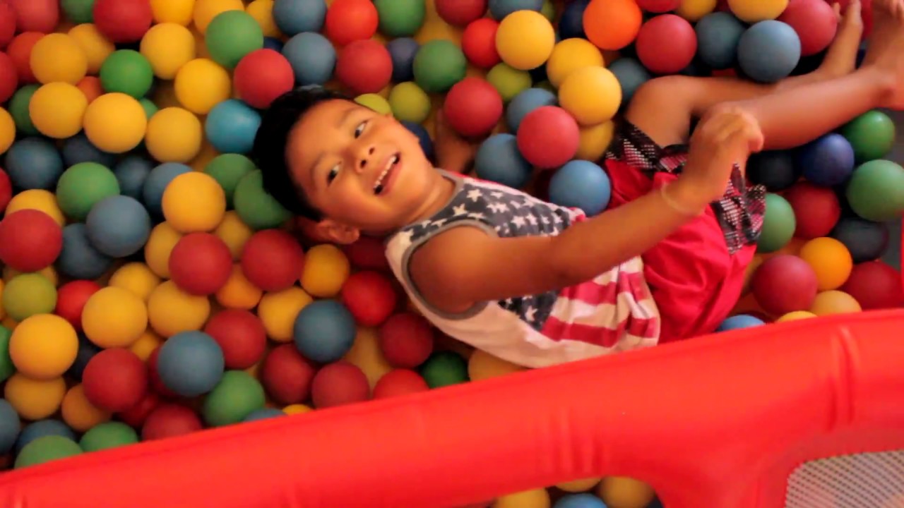 SUPER AWESOME BALL PIT BOUNCER W/ SEBASTIAN ADVENTURES
