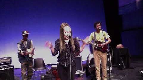 "Dancing moon" improvisation  of Sainkho with Diara and Sanu-tuarque musicians from Afrika