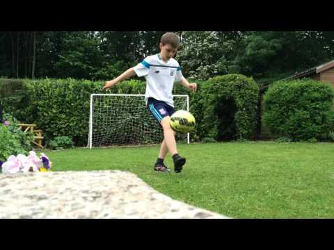 Calcio Tutorial # 1 Come fare più di 50 Kick Ups !!