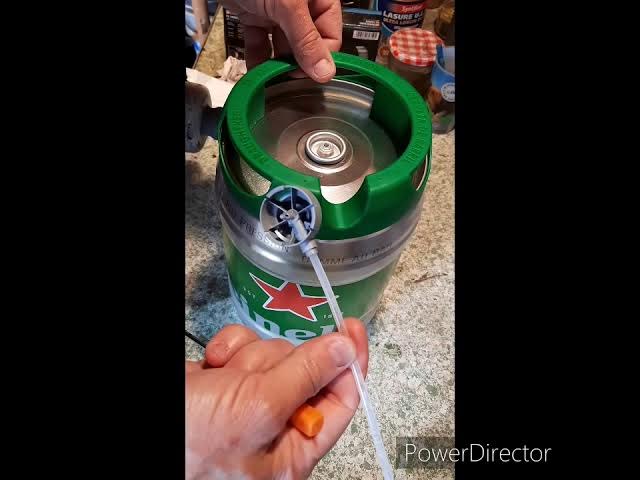 Krups Beertender Machine bière pression, Fûts de 5 L, Marques du groupe  Heineken, Témoin lumineux, Température et mousse parfaites, Bière fraîche,  Installation facile, Compact noire VB450E10 : : Gros électroménager