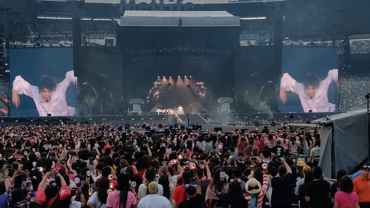 190519 BTS - Dionysus performance (Metlife Stadium Day 2)