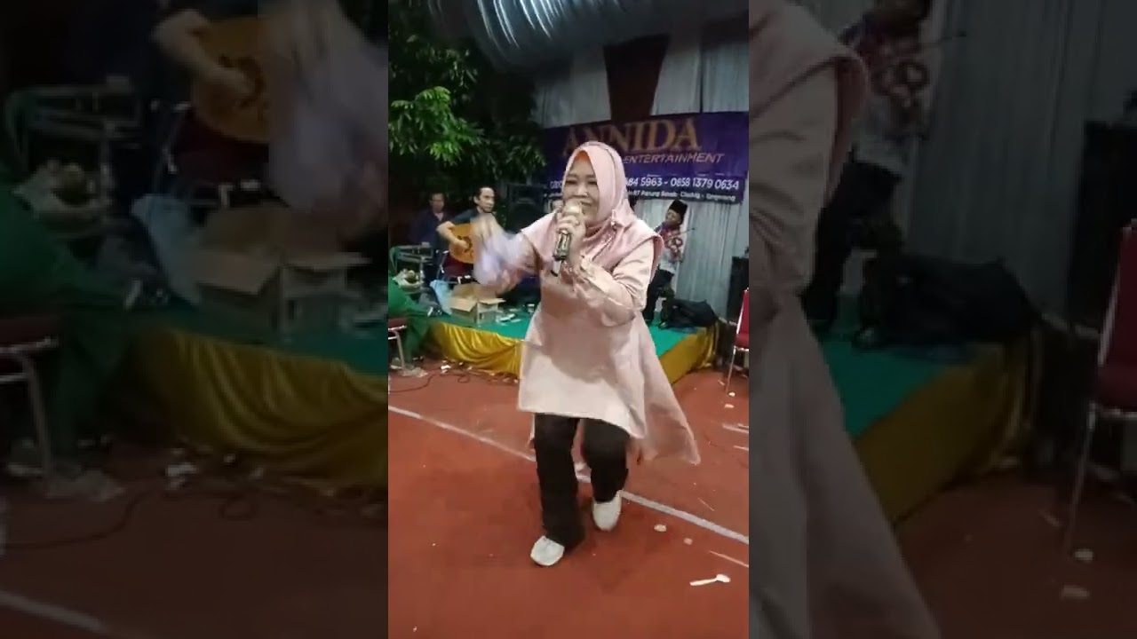 Biduan gambus latah lucu saat disawer Sohibul hajat# yareit fi habbiha biduan latah lucu di Annida