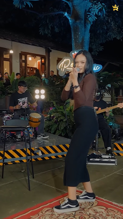 Aring aring mbakar gedang campur sawi Sampek gering ulihe isun mikiri (JESSICA NOVALIA - GULU PEDOT)