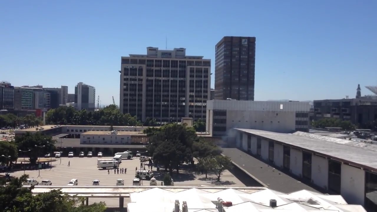Riot Police chasing protestors from Cape Town Station ...