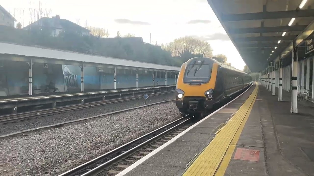 Cross country Voyager passing through pokes down for Boscombe 