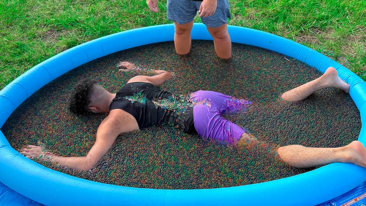 наполнение бассейна 3 МИЛЛИОНАМИ шариков Orbeez