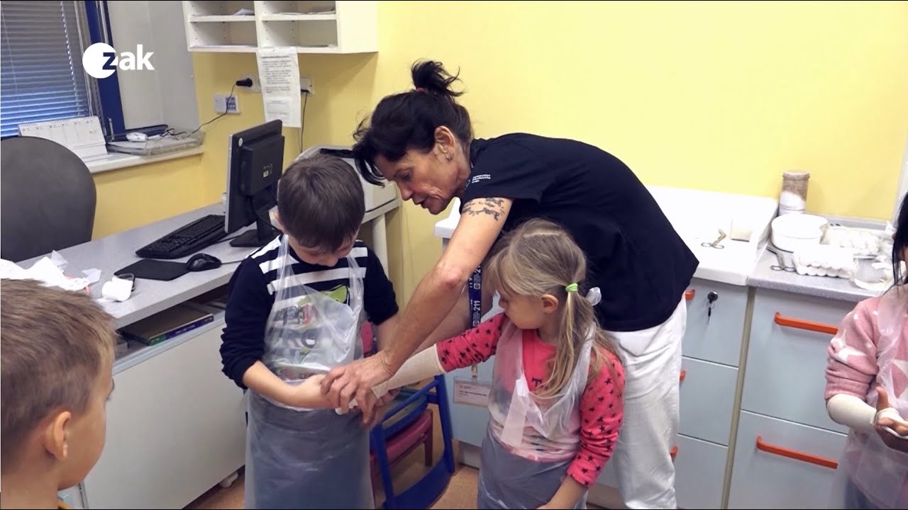 Medvídek v Domažlické nemocnici učil, jak na zlomeniny | Zak TV (11.2019)