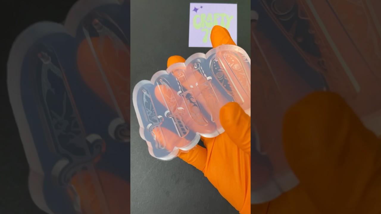 Staring October very spooky, the perfect silicone mold to create unique earrings 