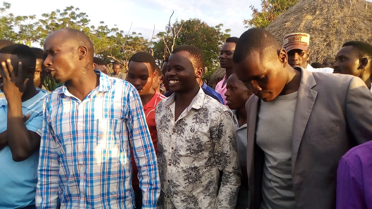 NYAMAIYA AWAONYA (WALETYA) WANAOMCHOKOZA KWENYE HARUSI YA MZEE KISARABHE (NYANRWANA)