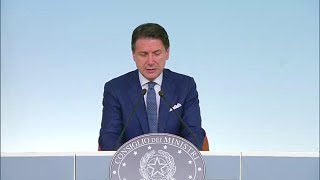 "non spetta evidentemente al ministro dell'interno convocare le
camere, non a lui decidere i tempi della crisi politica nella quale
intervengono ben a...