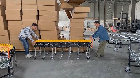 Self tracking gravity plastic skate wheel conveyor