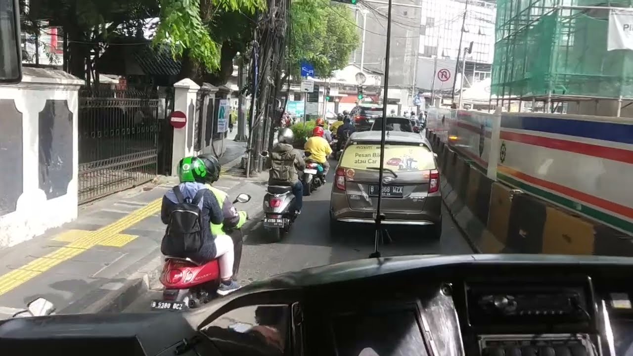 Jalur sempit | Explore Pasar Rumput Manggarai Bidara cina Driving tour Jakarta  terkini to SPBU .