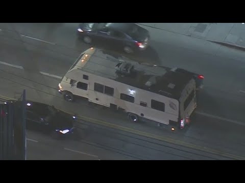 Police chase involving RV in Silver Lake - YouTube