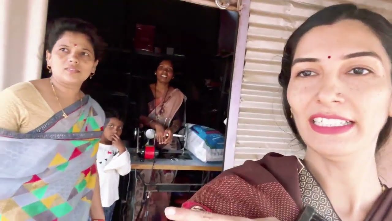 1 वर्षानंतर आम्ही दोघी जावा निघालो बाजाराला💁सासूआईना पाणी पूरी खाऊ घातली🤗हामच्या गावचा आठवडी बाजार 🙆