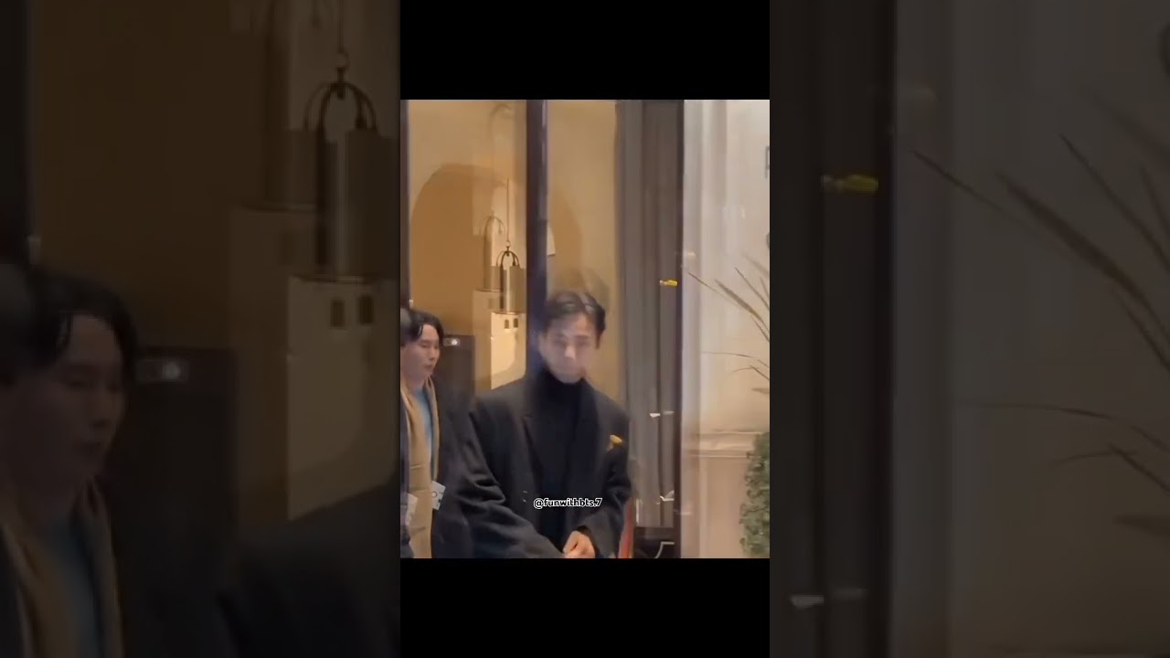 taehyung magnetic look 😎😍 