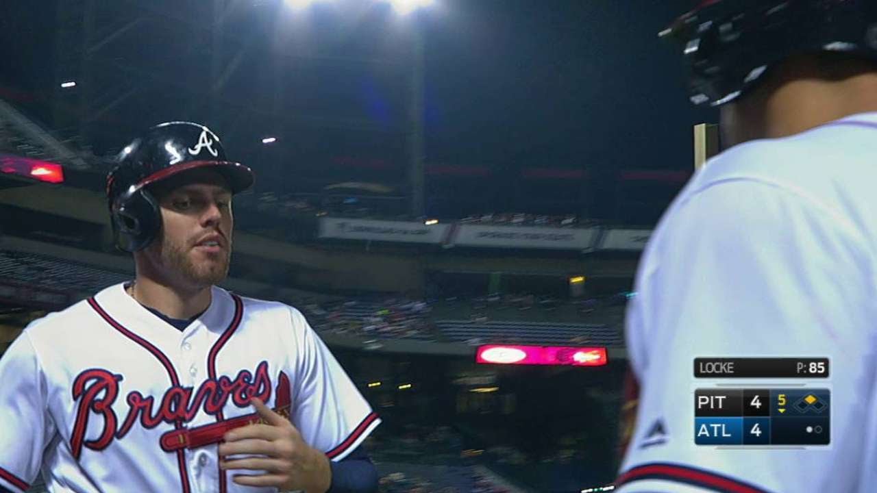 PIT@ATL: Markakis ties the game at 4 with a sac fly