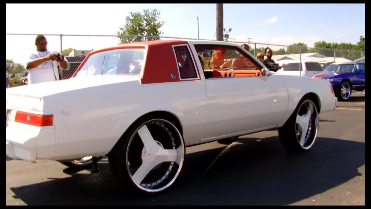 Buick Regal on 26's / Dodge Magnum on 26's - YouTube