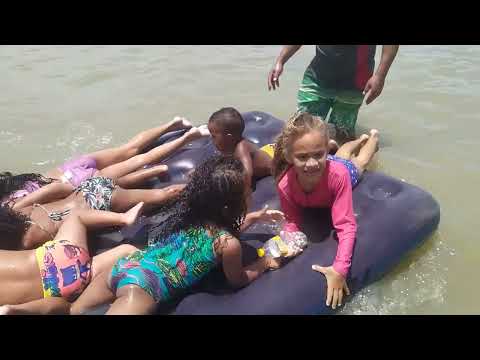 meninas na praia de olinda