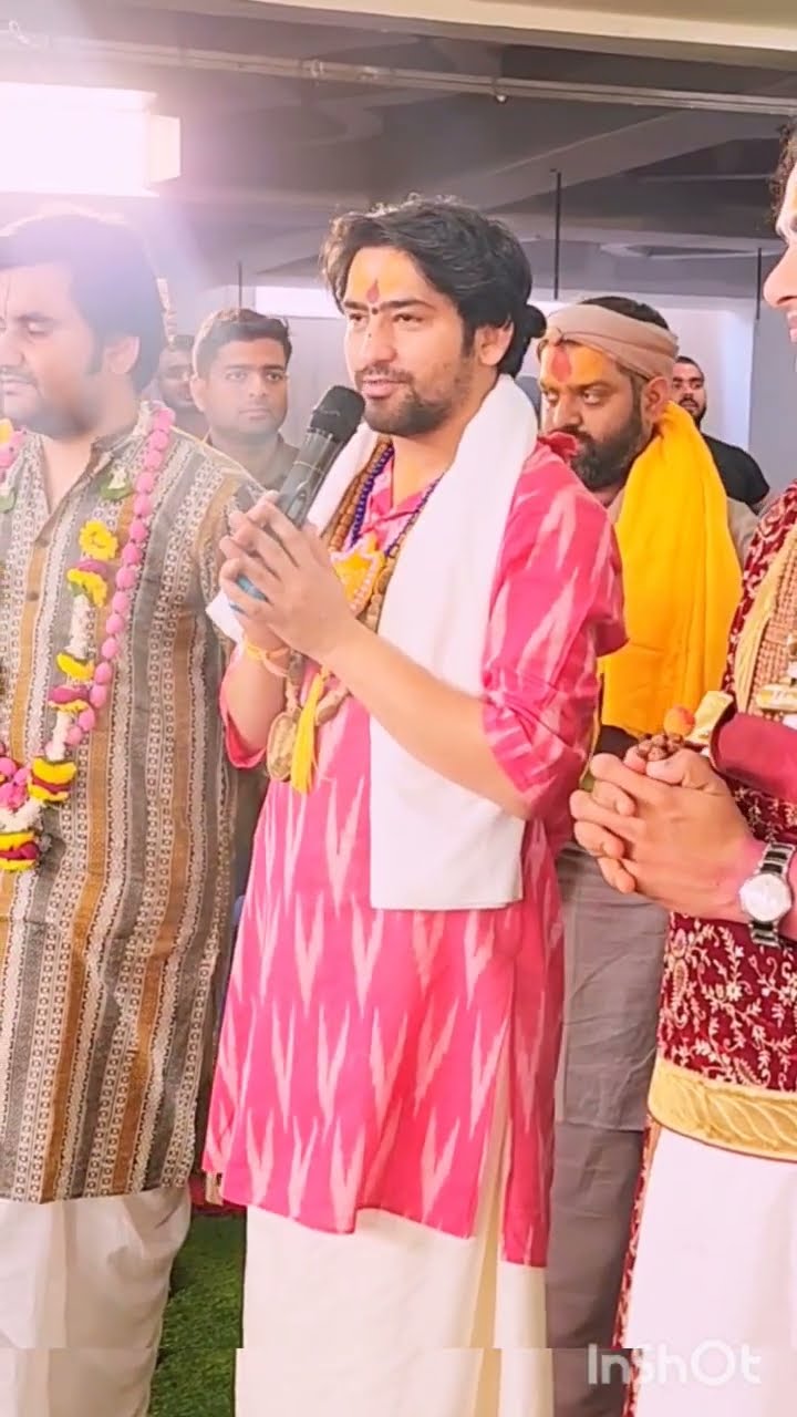 बागेश्वर धाम सरकार पहुंचे गौरी गोपाल आश्रम। अद्भुत संत मिलन देखने उमड़ी भयंकर भीड़ ?
