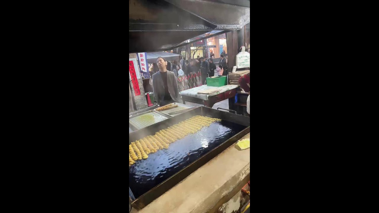 Magical Chinese street food 神奇的中国街头美食  不思議な中国の街グルメ