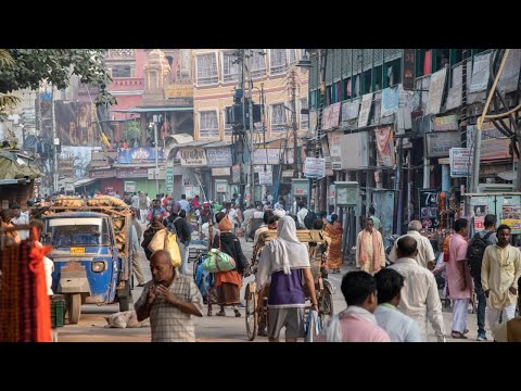 Walking in the busy streets of Varanasi - India [4K]