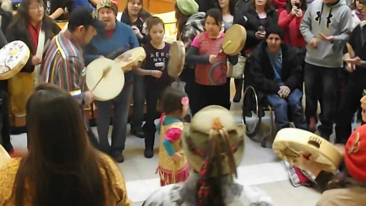 Flash Mob Round Dance  Regent Mall... Dec 24/12 2