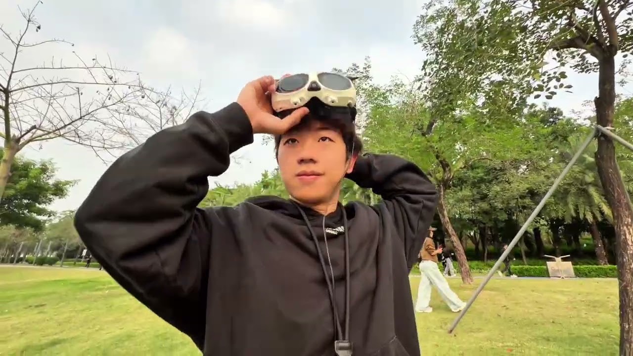 Immersive flight experience on a 200-inch giant screen – who’s cooler than me? 