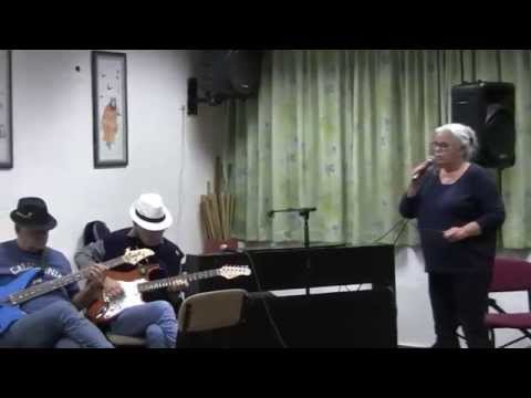 אורנה רז גשם בעיתו שרים בחברותא בהוד השרון 