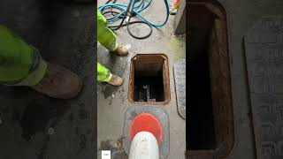 This collages courtyard stated to flood !!#dalrod #blockage #emergency #clearingblockages #fyp