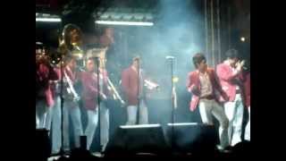 Banda Carnaval - El Asesino (En Vivo) Colima 2011