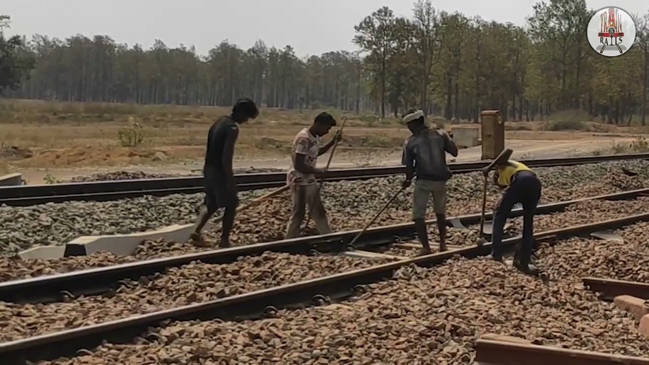 Replacing Old Railway Sleepers With Brand New PSC Concrete Sleepers. Sleeper Maintenance  Work.