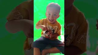 Makan Es krim Aice Sunday @IceCreamRolls #funnyvideo