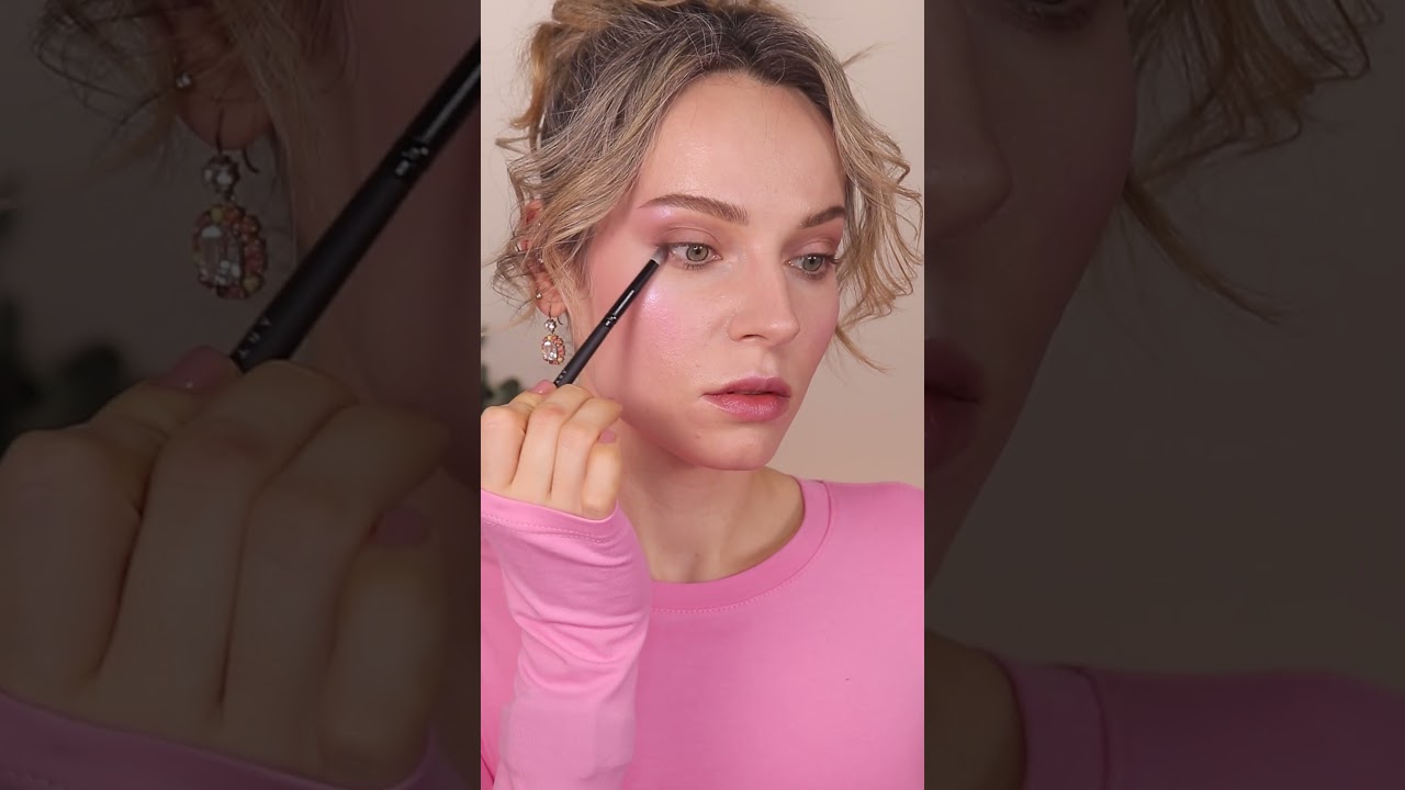 Новинки российской косметики: тестирую палетку Art-Visage "Cool Universe"