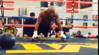 Floyd Mayweather in session abdominal