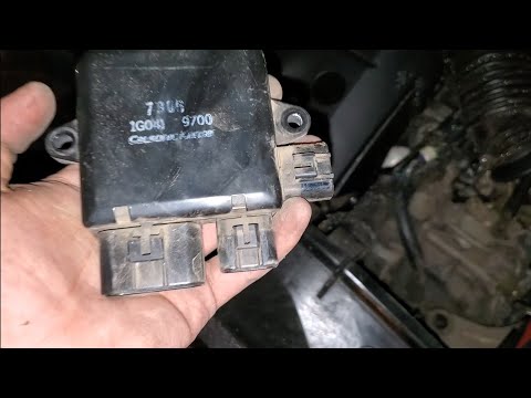 Video: Di mana tutup radiator pada Mazda 6 2004?